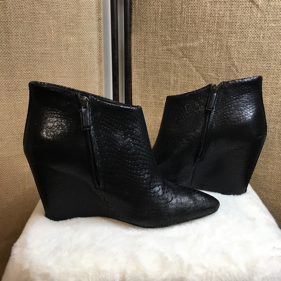 “BCBG-MAXAZRIA” WOMENS VADANS BLACK LEATHER SNAKE PRINT ZIPPER ANKLE BOOTS – 8 1 - Picture 11 of 12